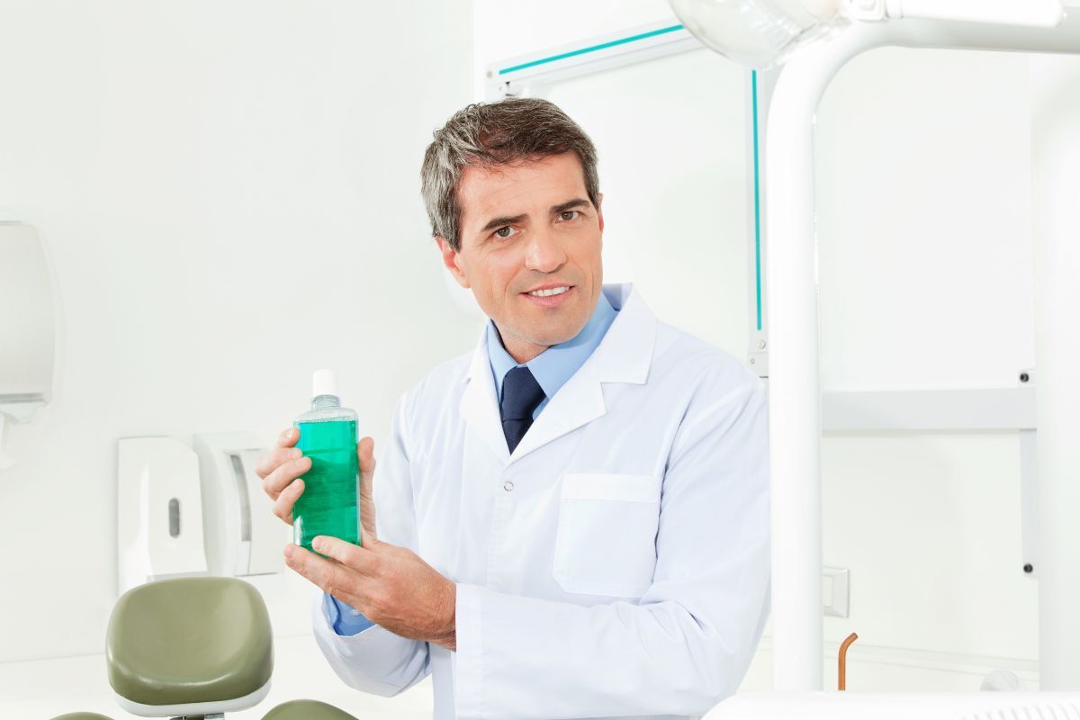 Choose the Right Mouthwash For Your Oral Health
